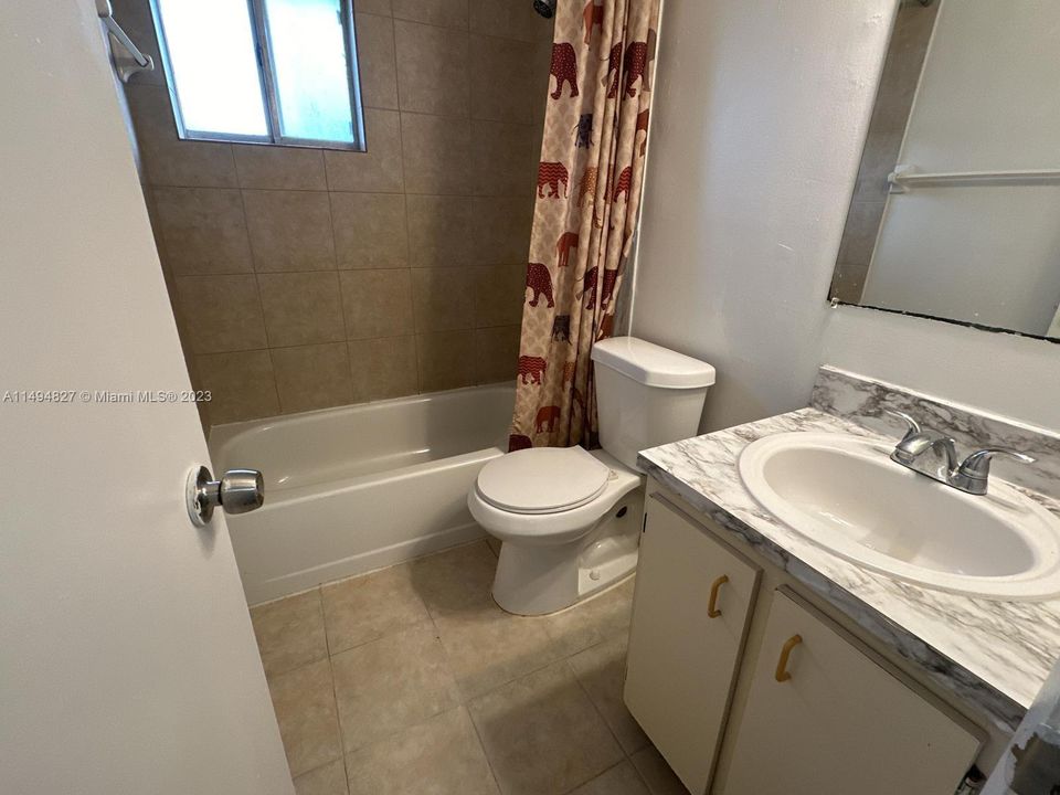 Recently Rented: $1,800 (2 beds, 1 baths, 800 Square Feet)