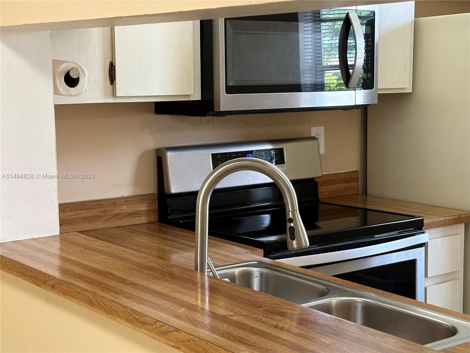 Recently Sold: $240,000 (2 beds, 2 baths, 805 Square Feet)