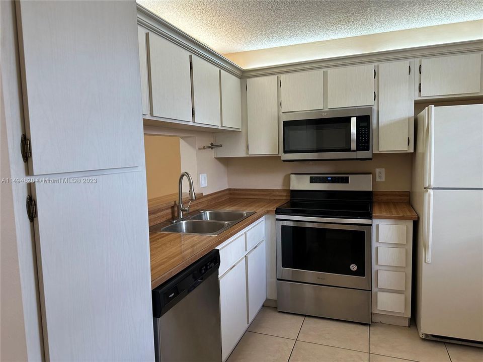 Recently Sold: $240,000 (2 beds, 2 baths, 805 Square Feet)