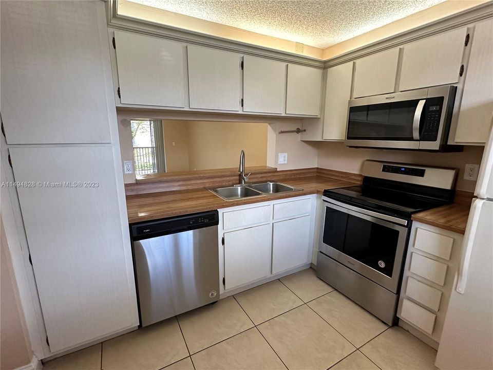 Recently Sold: $240,000 (2 beds, 2 baths, 805 Square Feet)