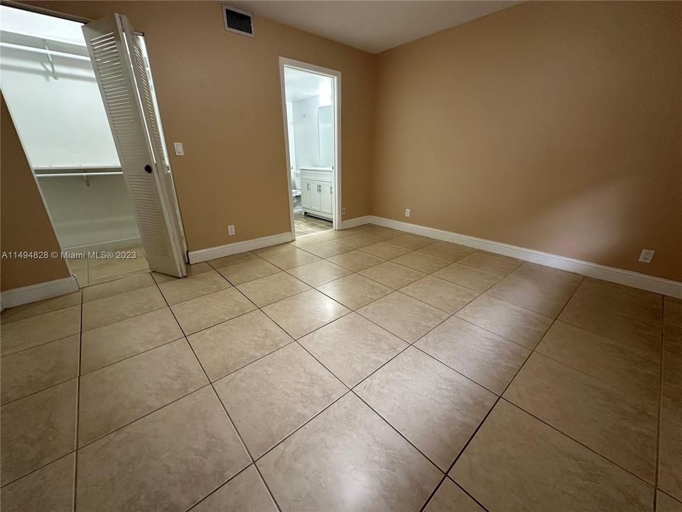 Recently Sold: $240,000 (2 beds, 2 baths, 805 Square Feet)