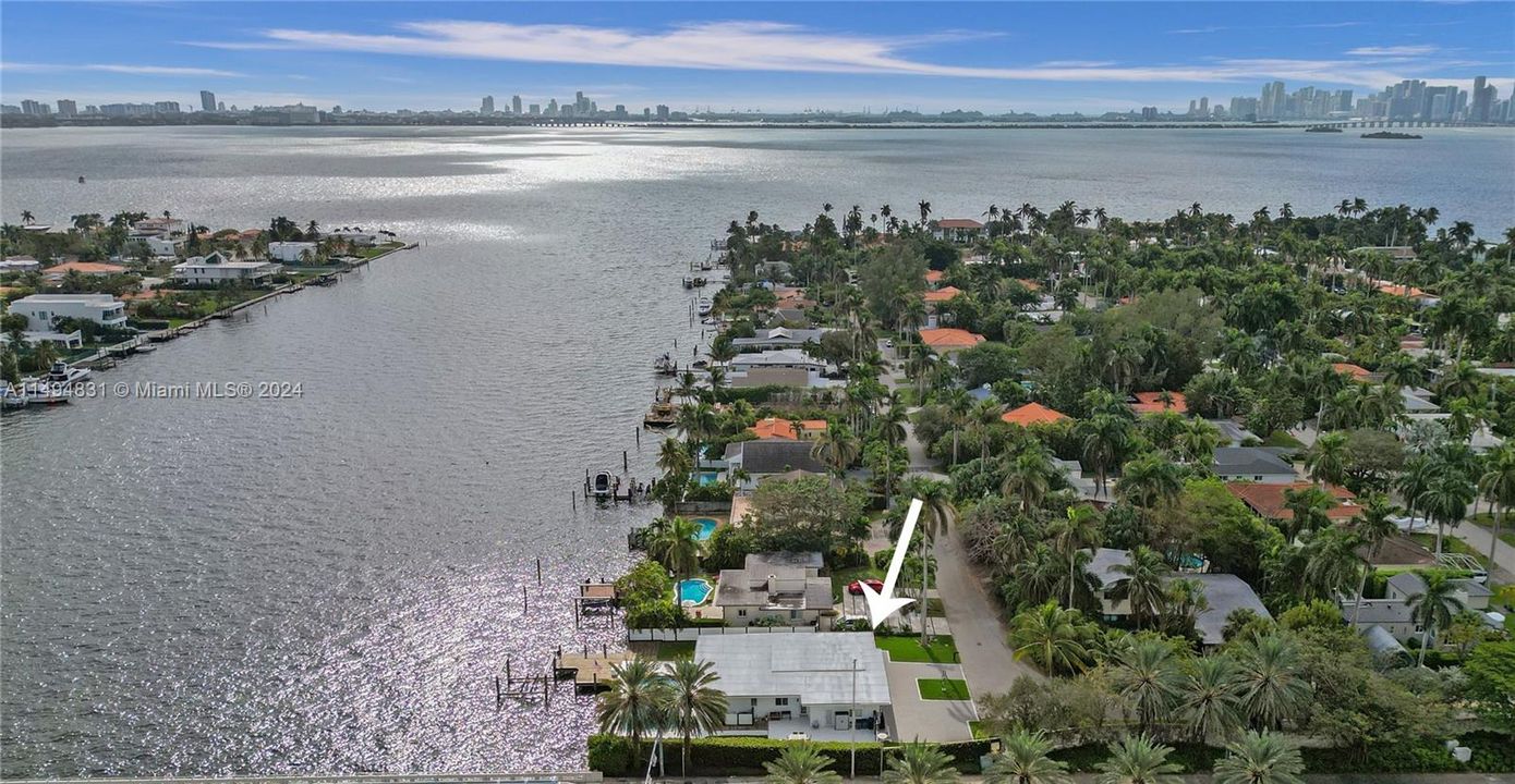 Recently Sold: $2,999,999 (3 beds, 2 baths, 2284 Square Feet)