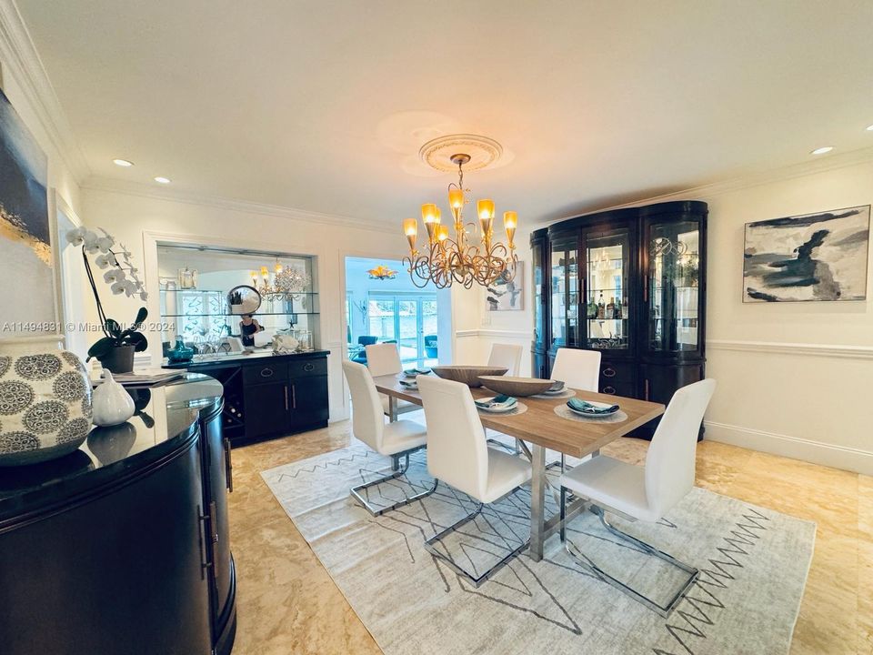 Recently Sold: $2,999,999 (3 beds, 2 baths, 2284 Square Feet)