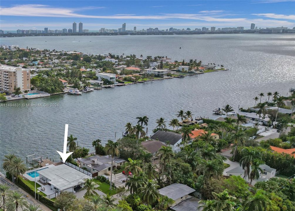 Recently Sold: $2,999,999 (3 beds, 2 baths, 2284 Square Feet)