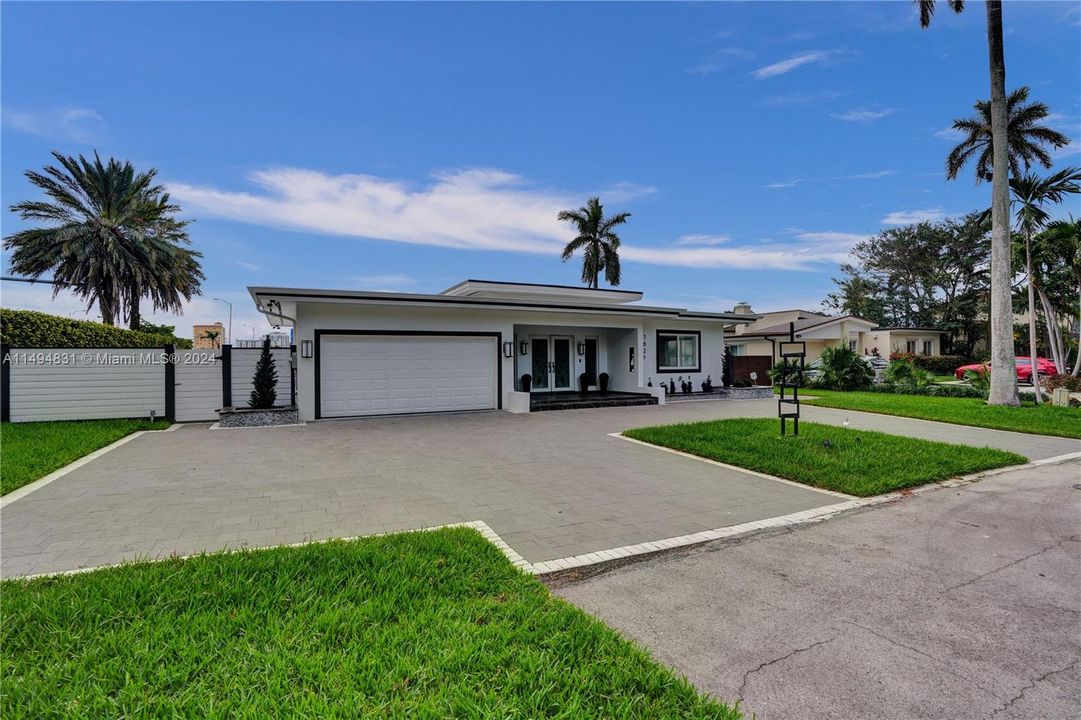 For Sale: $2,999,999 (3 beds, 2 baths, 2284 Square Feet)