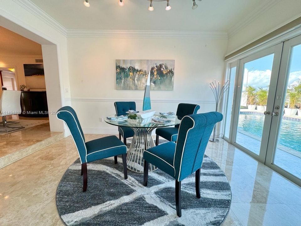 Recently Sold: $2,999,999 (3 beds, 2 baths, 2284 Square Feet)