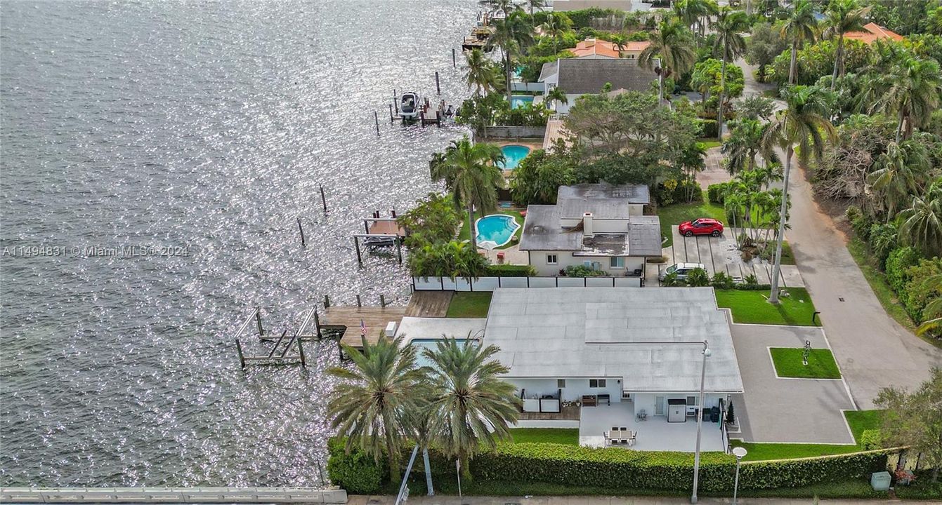 Recently Sold: $2,999,999 (3 beds, 2 baths, 2284 Square Feet)