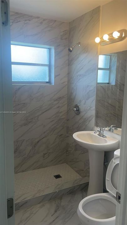 Recently Rented: $2,350 (2 beds, 1 baths, 1408 Square Feet)