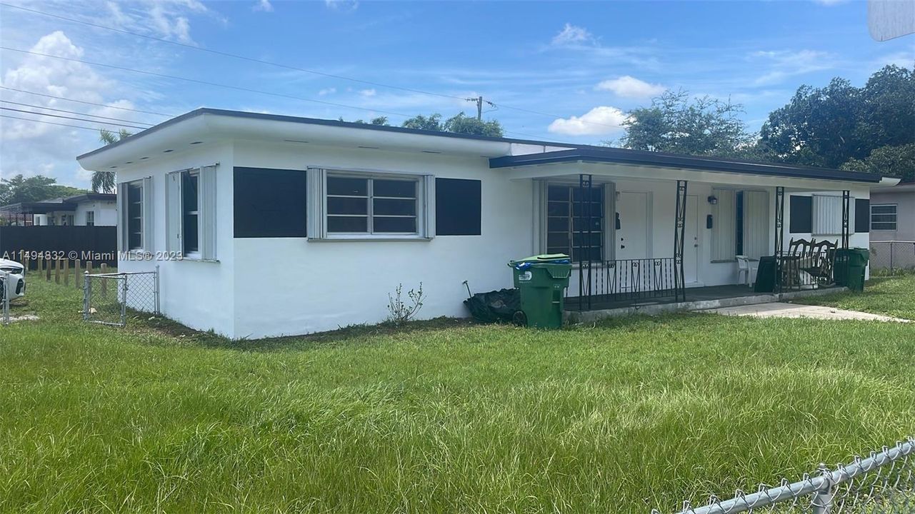 Recently Rented: $2,350 (2 beds, 1 baths, 1408 Square Feet)