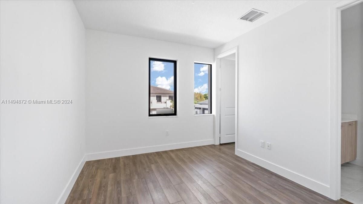 Недавно продано: $1,199,999 (4 спален, 3 ванн, 2203 Квадратных фут)