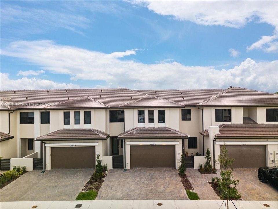 Недавно продано: $1,199,999 (4 спален, 3 ванн, 2203 Квадратных фут)