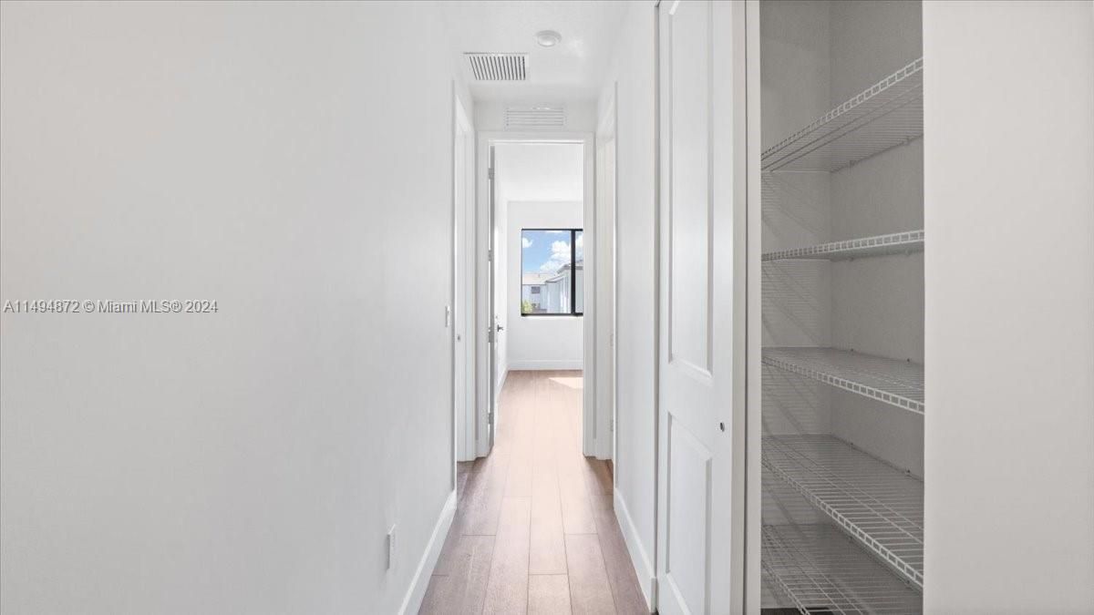 Недавно продано: $1,199,999 (4 спален, 3 ванн, 2203 Квадратных фут)