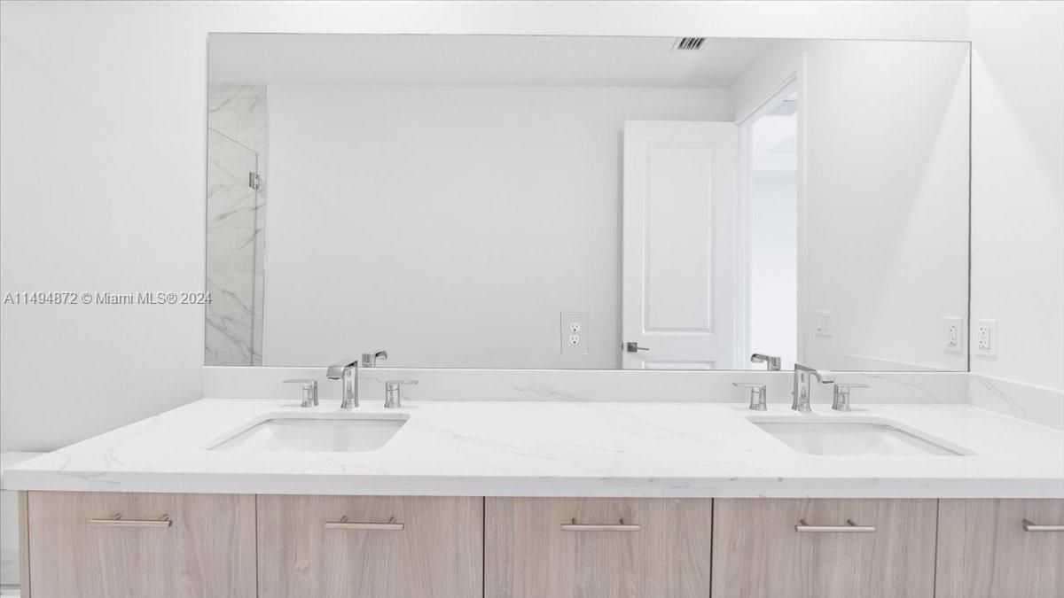 Недавно продано: $1,199,999 (4 спален, 3 ванн, 2203 Квадратных фут)