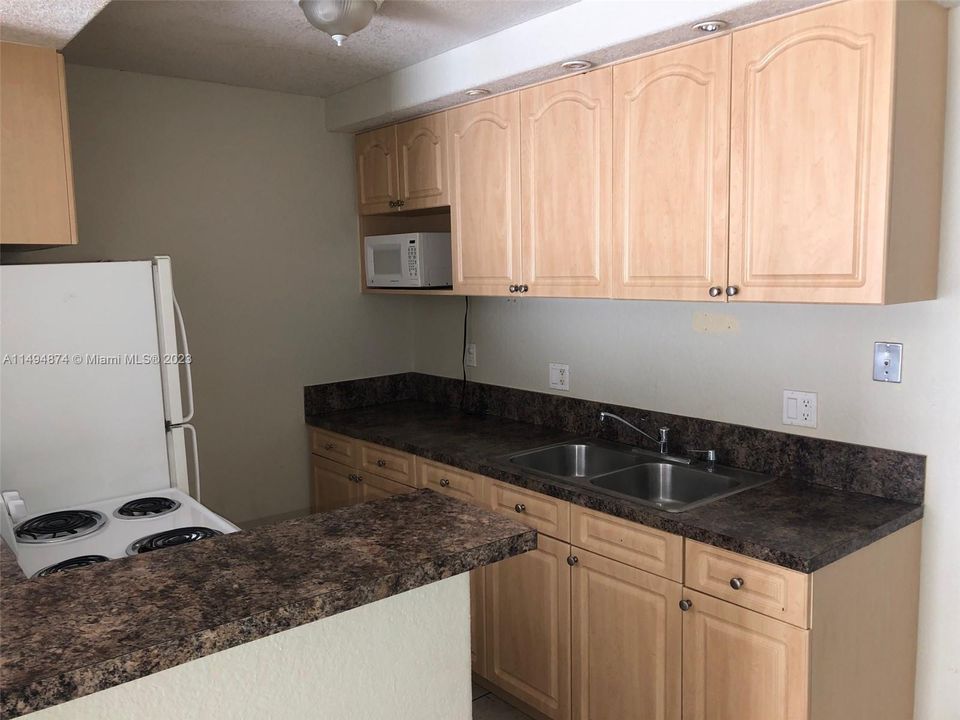 Recently Rented: $1,950 (1 beds, 1 baths, 709 Square Feet)