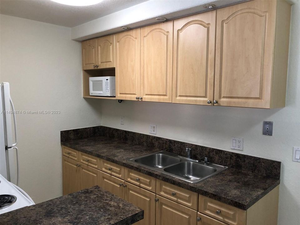 Recently Rented: $1,950 (1 beds, 1 baths, 709 Square Feet)