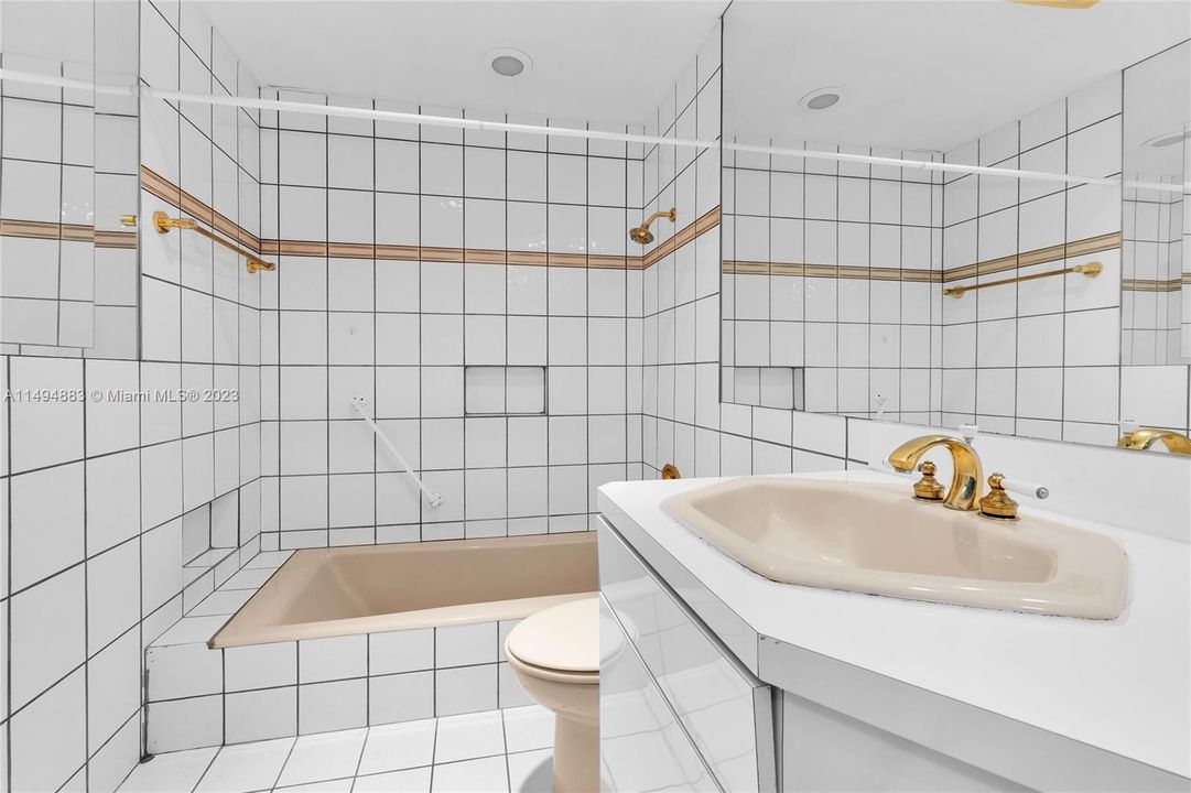 Недавно продано: $1,150,000 (4 спален, 2 ванн, 2508 Квадратных фут)