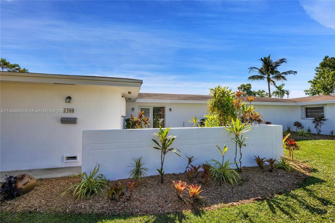 Недавно продано: $1,150,000 (4 спален, 2 ванн, 2508 Квадратных фут)