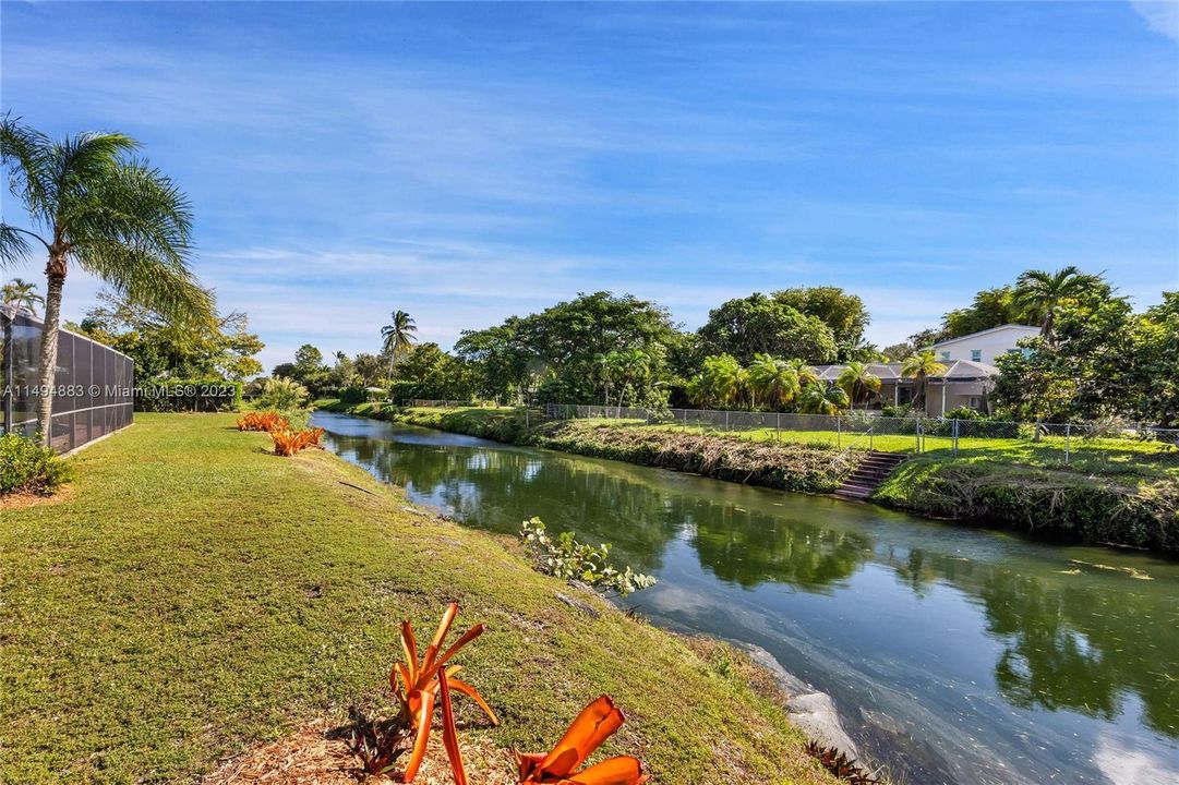 Недавно продано: $1,150,000 (4 спален, 2 ванн, 2508 Квадратных фут)