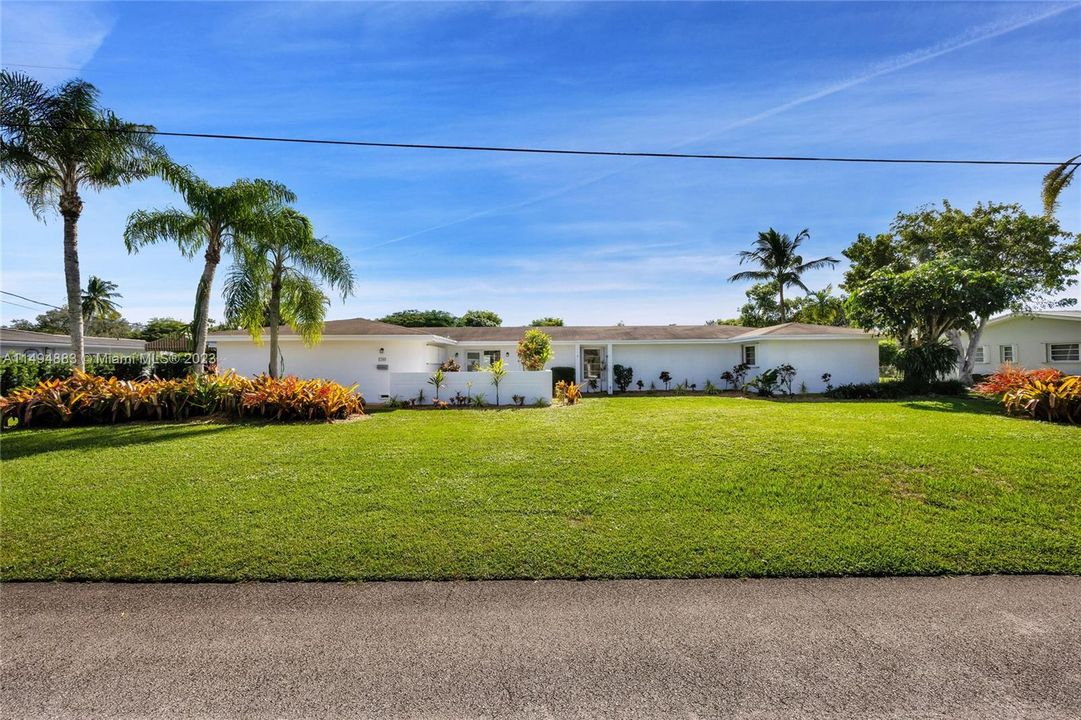 Недавно продано: $1,150,000 (4 спален, 2 ванн, 2508 Квадратных фут)