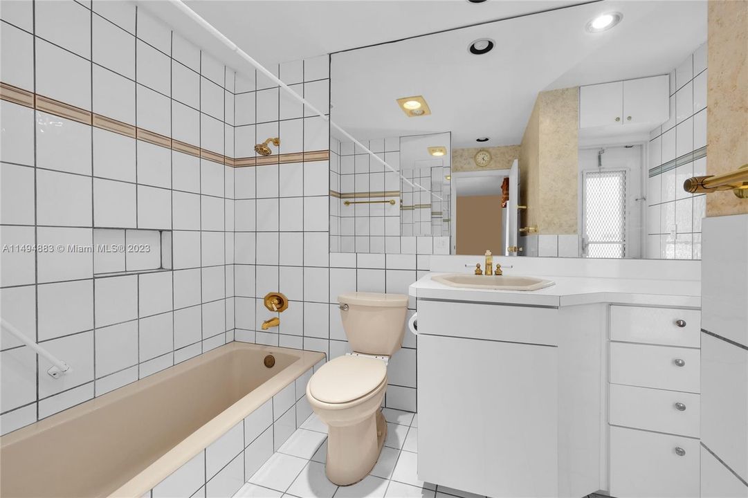 Недавно продано: $1,150,000 (4 спален, 2 ванн, 2508 Квадратных фут)