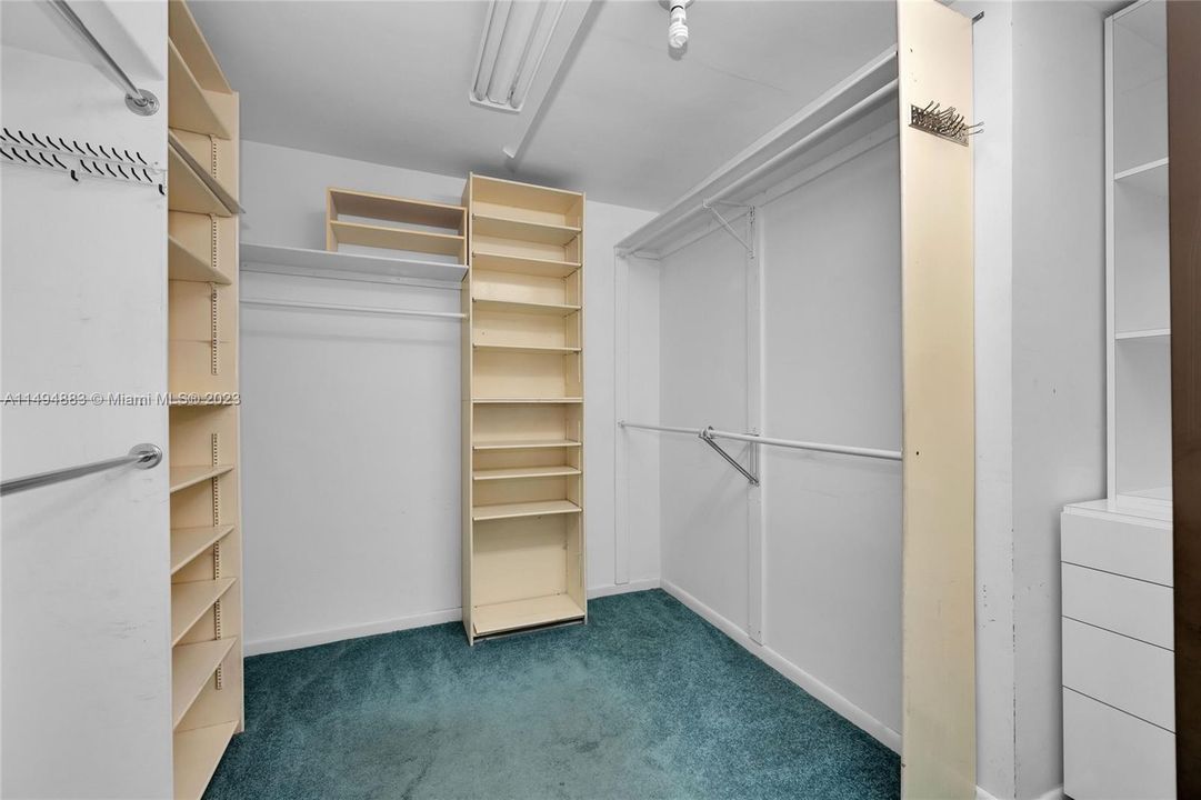 Недавно продано: $1,150,000 (4 спален, 2 ванн, 2508 Квадратных фут)