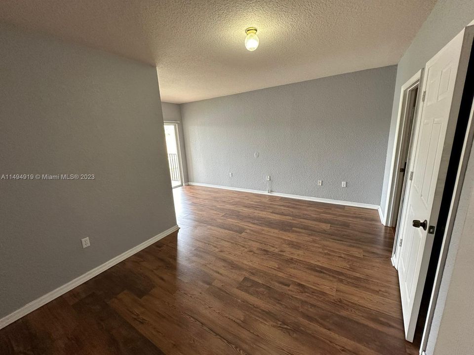 Recently Rented: $2,500 (3 beds, 2 baths, 1553 Square Feet)