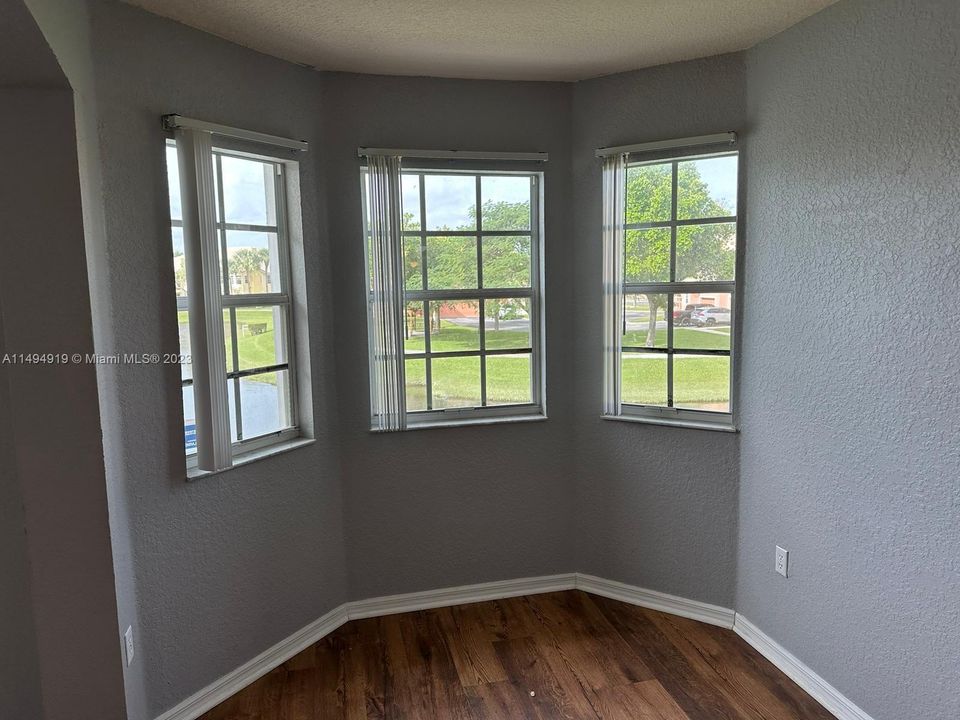 Recently Rented: $2,500 (3 beds, 2 baths, 1553 Square Feet)