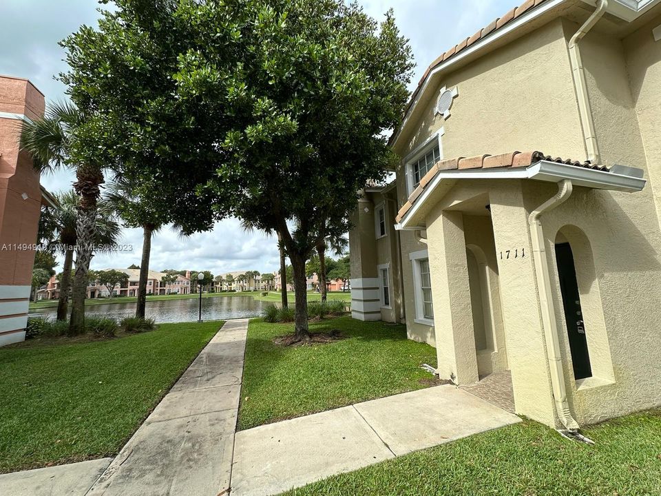 Recently Rented: $2,500 (3 beds, 2 baths, 1553 Square Feet)