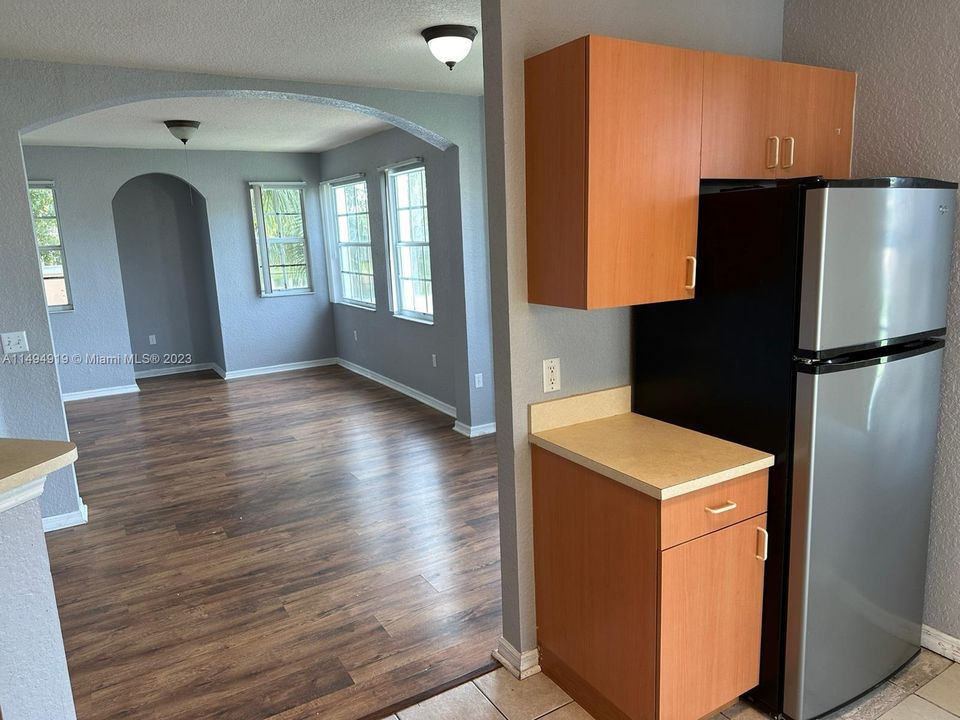 Recently Rented: $2,500 (3 beds, 2 baths, 1553 Square Feet)