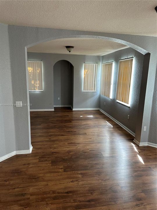 Recently Rented: $2,500 (3 beds, 2 baths, 1553 Square Feet)