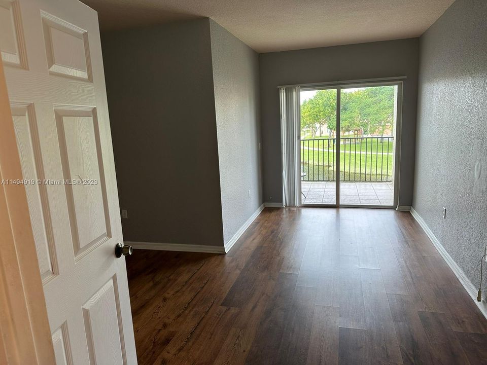 Recently Rented: $2,500 (3 beds, 2 baths, 1553 Square Feet)