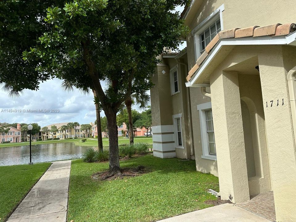 Recently Rented: $2,500 (3 beds, 2 baths, 1553 Square Feet)