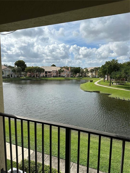 Recently Rented: $2,500 (3 beds, 2 baths, 1553 Square Feet)