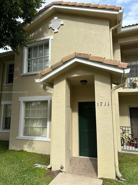 Recently Rented: $2,500 (3 beds, 2 baths, 1553 Square Feet)