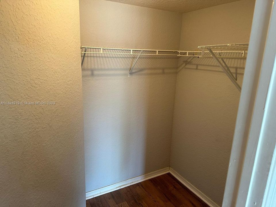 Recently Rented: $2,500 (3 beds, 2 baths, 1553 Square Feet)