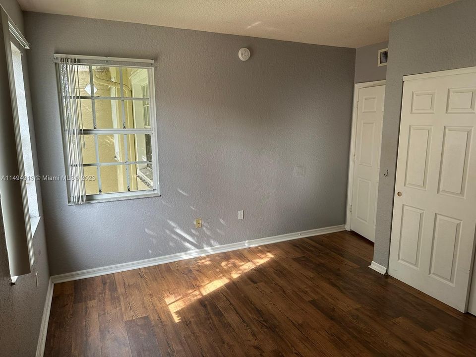 Recently Rented: $2,500 (3 beds, 2 baths, 1553 Square Feet)