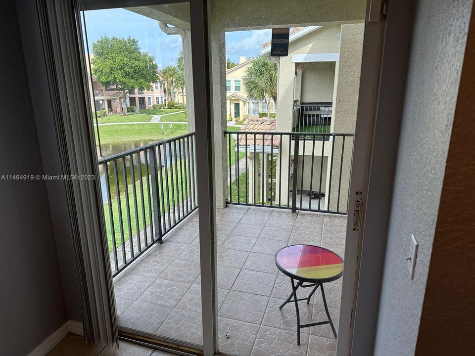 Recently Rented: $2,500 (3 beds, 2 baths, 1553 Square Feet)