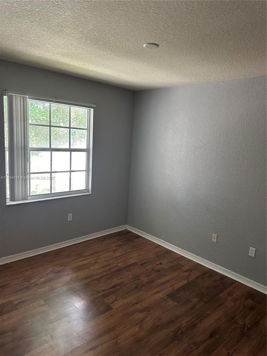 Recently Rented: $2,500 (3 beds, 2 baths, 1553 Square Feet)