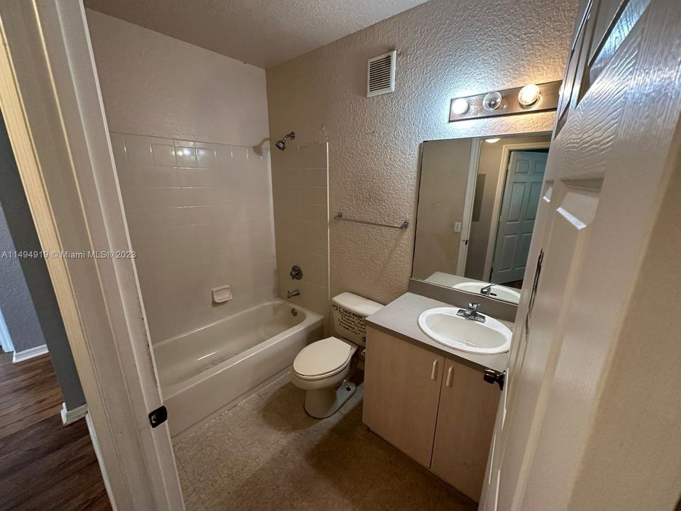 Recently Rented: $2,500 (3 beds, 2 baths, 1553 Square Feet)