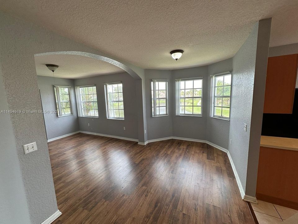 Recently Rented: $2,500 (3 beds, 2 baths, 1553 Square Feet)