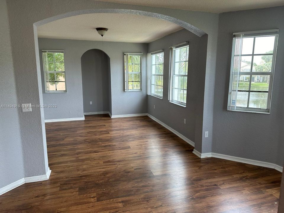 Recently Rented: $2,500 (3 beds, 2 baths, 1553 Square Feet)