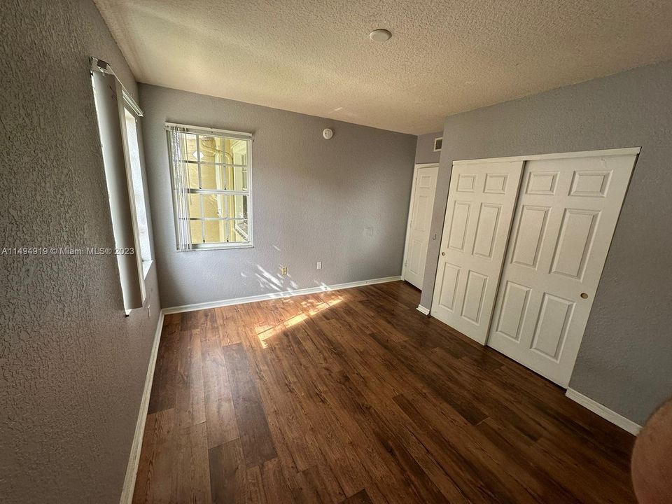 Recently Rented: $2,500 (3 beds, 2 baths, 1553 Square Feet)