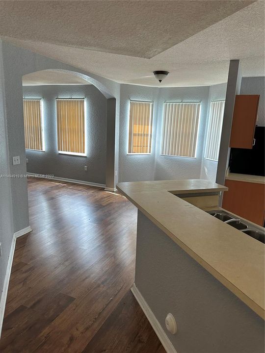 Recently Rented: $2,500 (3 beds, 2 baths, 1553 Square Feet)