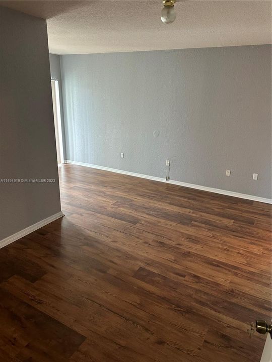 Recently Rented: $2,500 (3 beds, 2 baths, 1553 Square Feet)