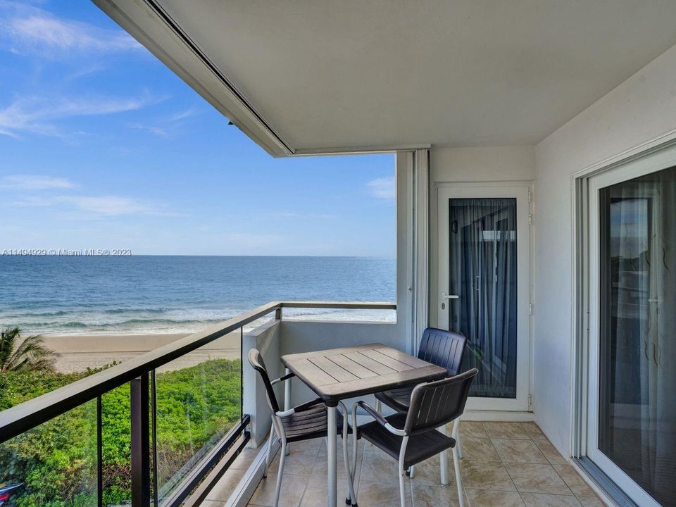 Recently Rented: $4,000 (2 beds, 2 baths, 1070 Square Feet)