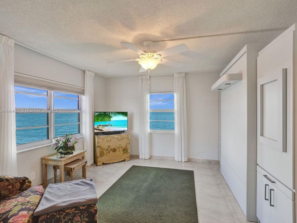 Recently Rented: $4,000 (2 beds, 2 baths, 1070 Square Feet)