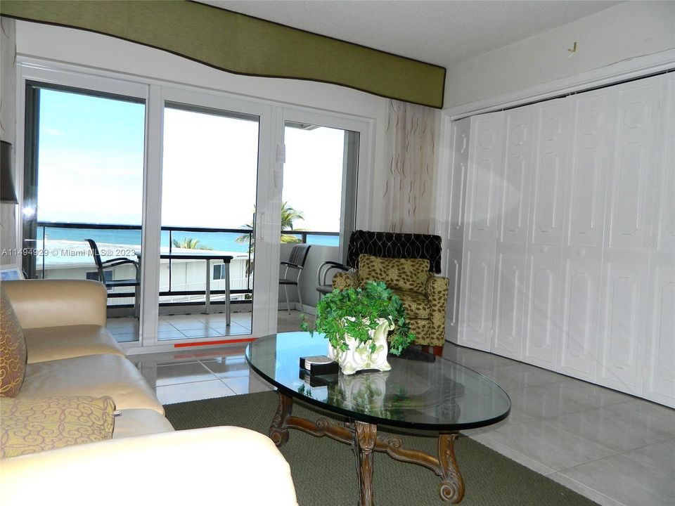 Recently Rented: $4,000 (2 beds, 2 baths, 1070 Square Feet)