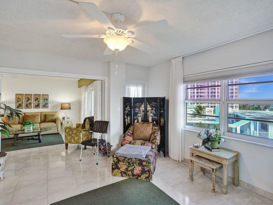 Recently Rented: $4,000 (2 beds, 2 baths, 1070 Square Feet)