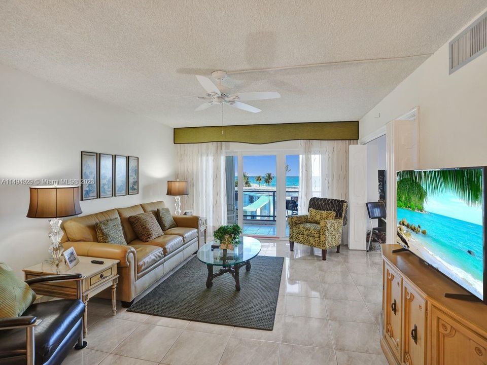 Recently Rented: $4,000 (2 beds, 2 baths, 1070 Square Feet)