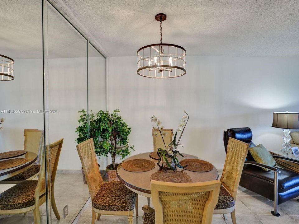 Recently Rented: $4,000 (2 beds, 2 baths, 1070 Square Feet)